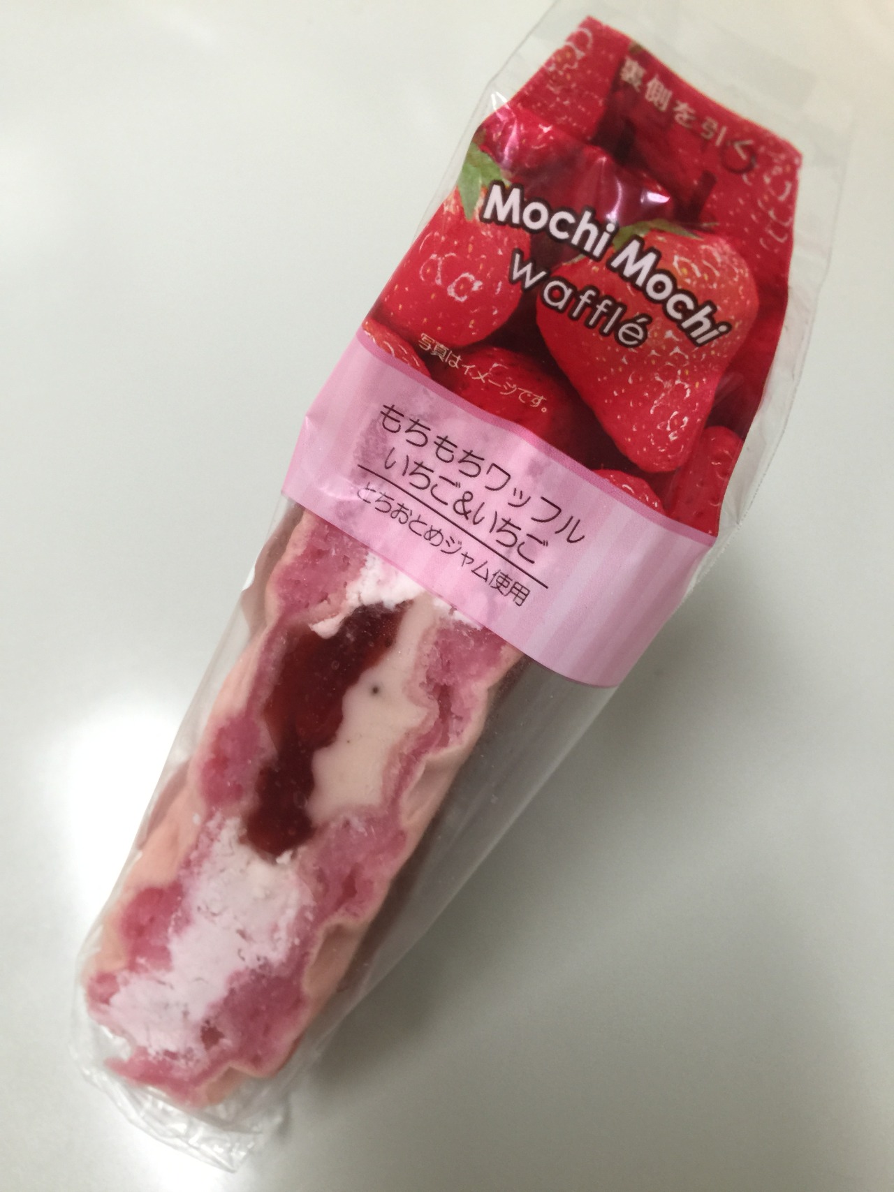 petitcho:  もちもちワッフル（いちご＆いちご） 