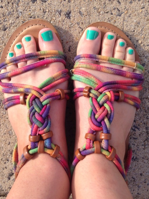 thatblondecatlady: I got my tiny feet painted UNCW teal today and saw my best friend. I am pleased.