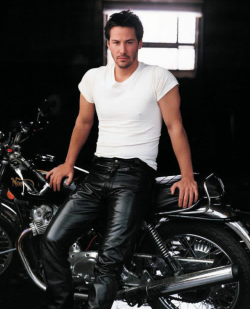 moda365:  Keanu Reeves photographed by Annie Leibovitz for Vanity Fair August 1995