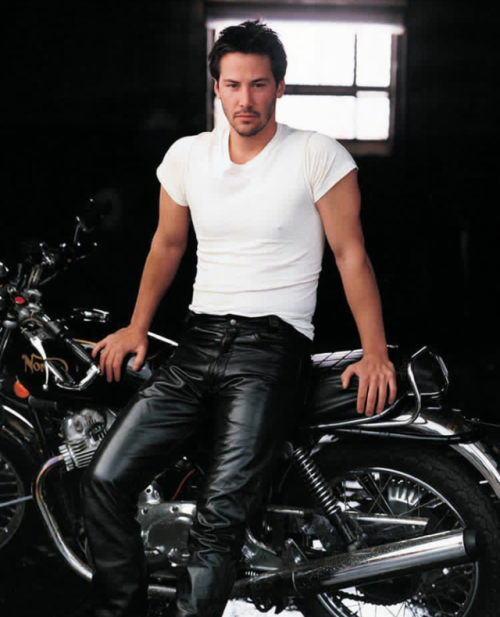 samjohnssonvt: villainous-porn: moda365: Keanu Reeves photographed by Annie Leibovitz for Vanity Fai