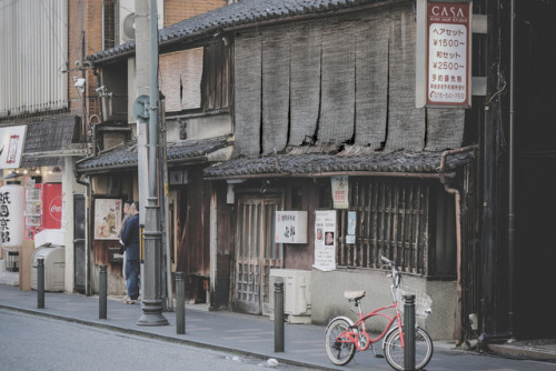juutaku: On the Street in Gion by Rekishi no Tabi