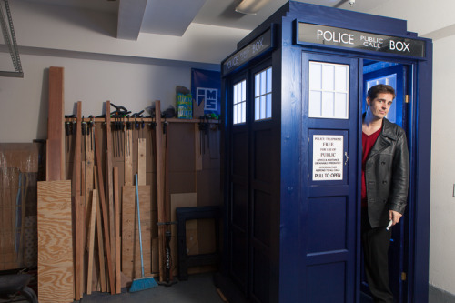 Check out the interview I did with Matt Munson about the life-size TARDIS that he build from scratch! www.eatgeekplay.com
