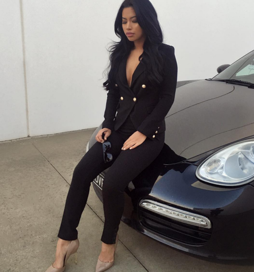 radoutfits:  Do you want the latest trends seen in tumblr without going broke? click HERESale up to 85% starting at 2.99$ + weekly giveaways