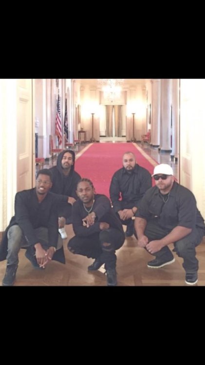 goldenbrownbuttah:  applewhiskeyandmilk:   gingerfacekillah:  kendrick at the white house. he did this for the culture @applewhiskeyandmilk  presidential squat. I approve.   Yasssssssss Baby 😍😂💯  Made the album cover come true