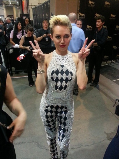 marina-del-cyrus:  Marina, Miley and Lana Blog