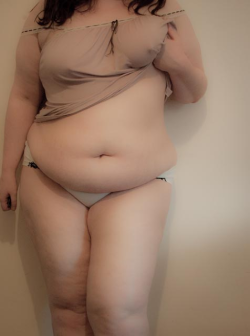 hot-pudgy: Chunky hottie with exposed sexy body