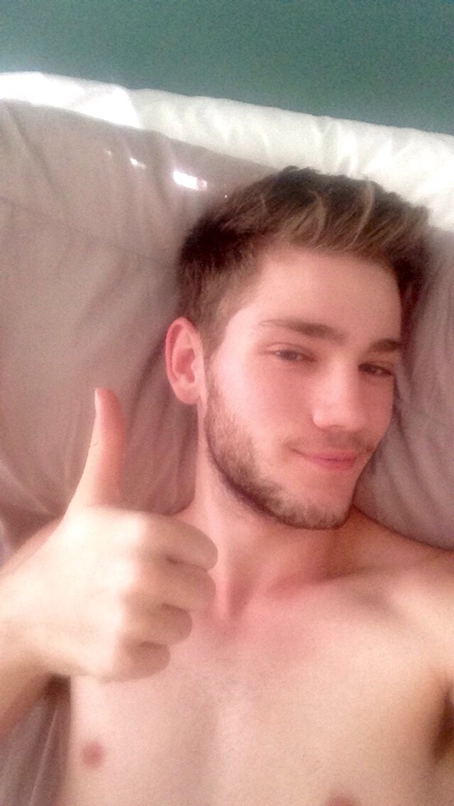 white&ndash;silhouettes:  The lighting when I woke up this morning was damn great