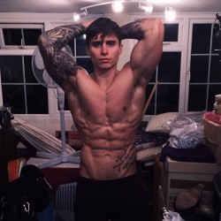 rippedguys:  Adi Gillespie