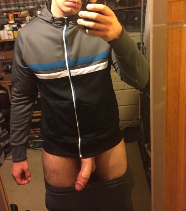evanbigdick2: Hey y'all .. just in case you forgot or didn’t know 