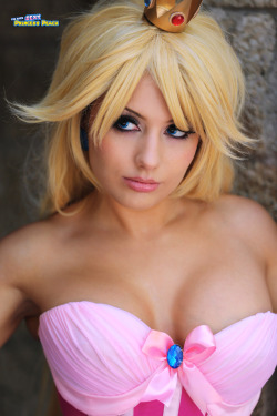 cosplaygirl:  Liz Katz Sexy Princess Peach