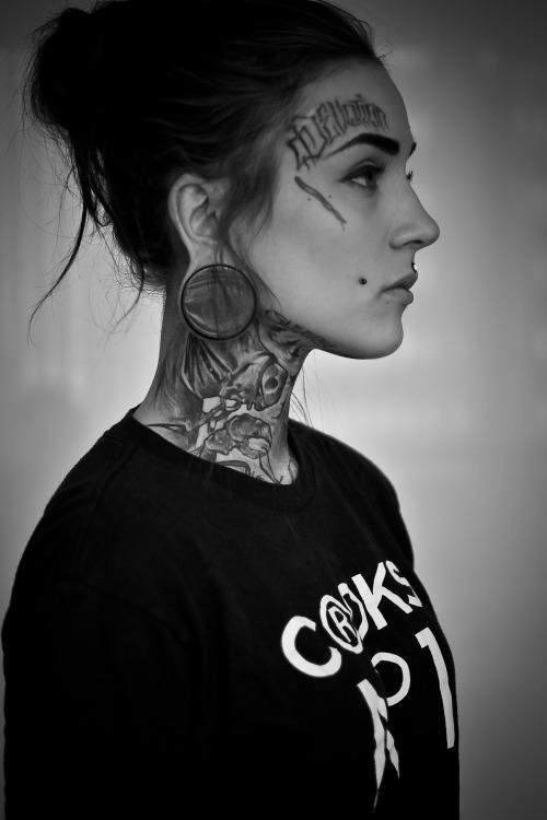 capekalaska: Monami Frost