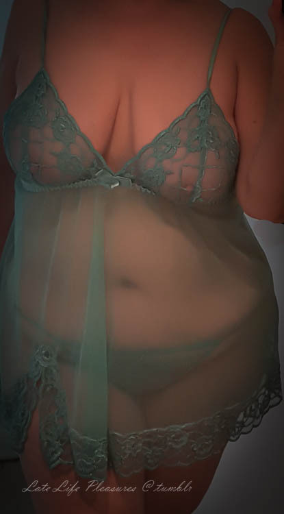 mrmrssecret:  Love the outfit @latelifepleasures you look beautiful ya sexy sexy