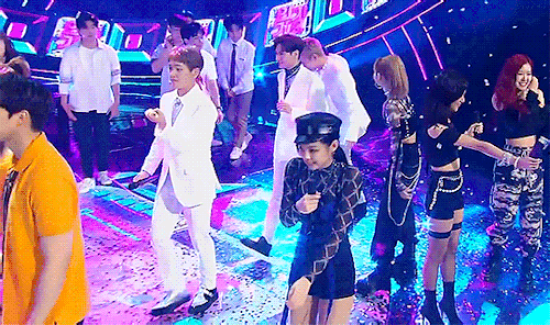 kibumon:Jinki and his confetti obsession ft. Minho