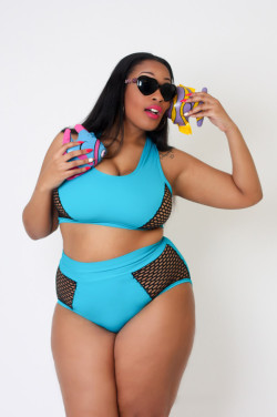 queennubian:  plussizeebony:  Essie Golden in PUNKY