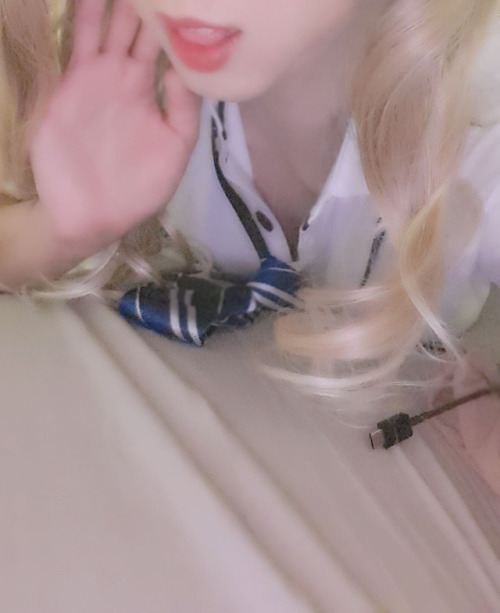 siyeon970101: 안녕 여러부운 ! 날마다 오는 시연이에요 ! 날마다 안와야 희소성이 높아질려나..? 아무튼 ! 꼭지 괴롭히는건 너무 좋은거 같아요 꼭지만 오래 만져도 갈때