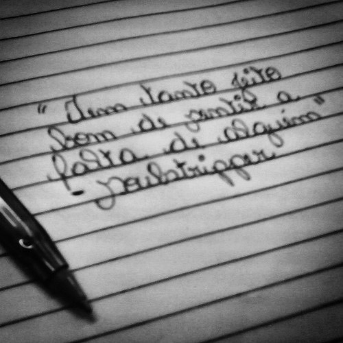 umabandaderock:  .. toma um porre (um belo porre!), ouve um blues, arruma uma garota nova. só não fica aí.. tem tanto jeito bom de sentir falta de alguém. 