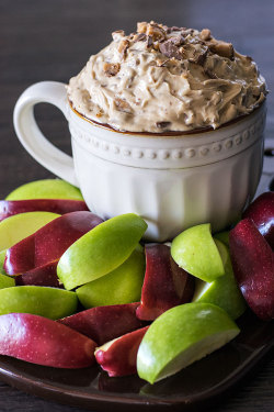 sweetoothgirl:  Apple Brickle Dip with Chocolate Bits 