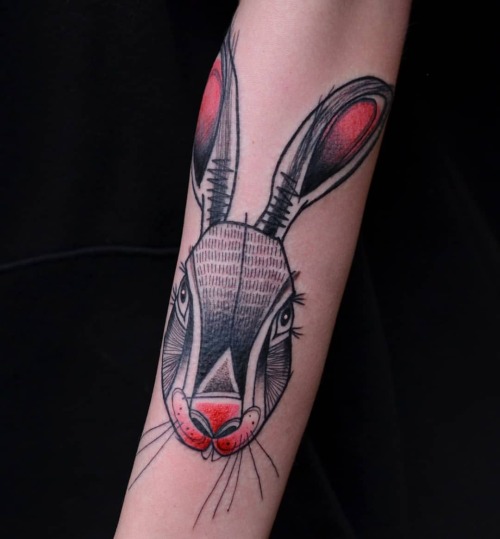 Hare ● . . . #tattoo #tattoolife #tattooartwork #hare #hase #animalstattoos #underarmtattoo #graphic