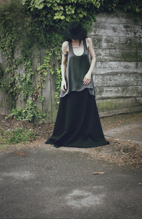 getting-dressed-in-the-dark:  Outfit of the day. Everything except the hat is thrifted. Katie/Getting Dressed In The Dark