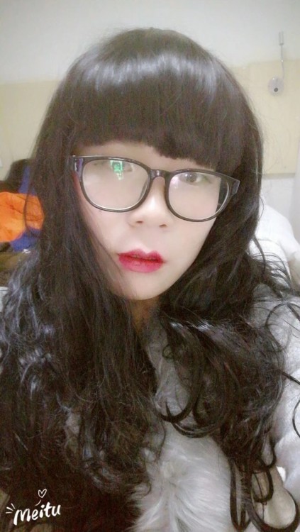 嘿嘿，我是南京cd小白，第一次露脸，好紧张。希望认识更多的姐妹。希望大家多多指点