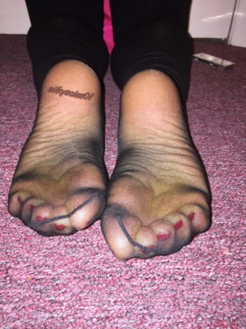 hoselover40: I really mean it i would love to tickle your feet! !!