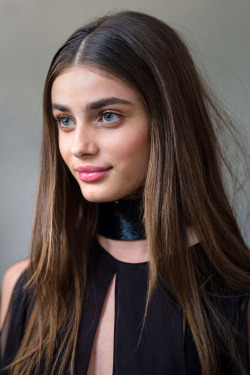 its-vogue-baby:  runwayandbeauty:  Taylor Marie Hill - Beauty at Emilio Pucci Fall 2015 | MFW.  http://its-vogue-baby.tumblr.com/