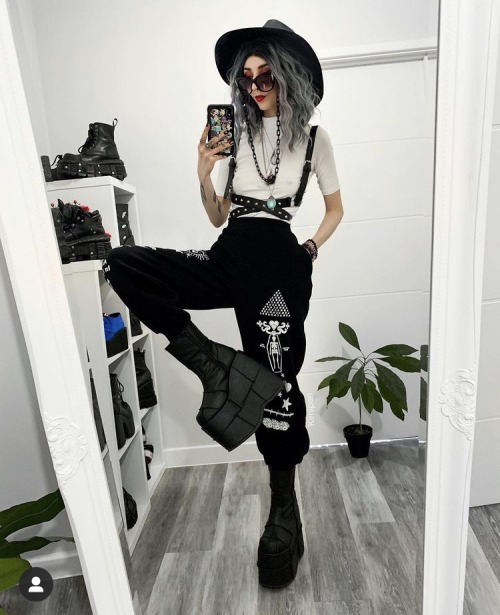 IG : KimiperiIG : The Neko Soft GrungePants : @disturbiaclothingBoots : Demonia shoes