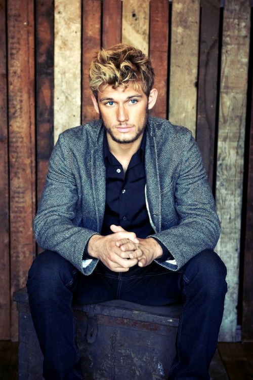 justlaryssia:  Alex Pettyfer is PERFECT!!! 