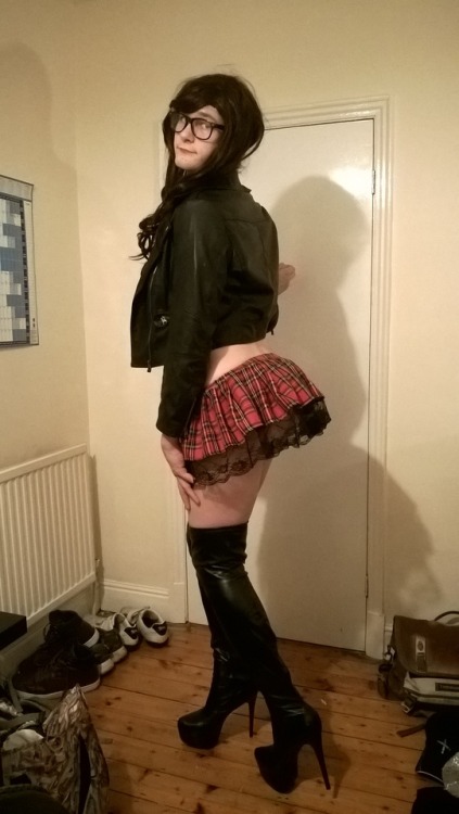 anotheramateurcrossdresser: More school girl photos. I actually like this outfit a lot, even though 