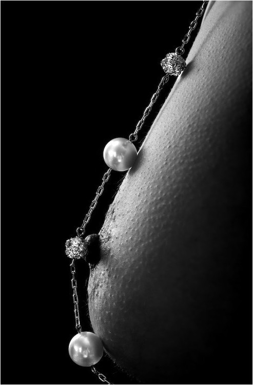Porn we-do-love-them-in-pearls:  ~  photos