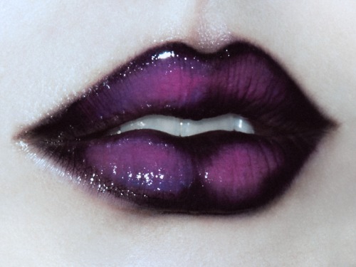 Delilah KochRevue (S/S 2024)ph. Kvin Drelonmakeup: Raoul Alejandre