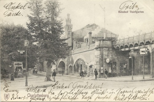 Die Lok steht unter Dampf: Der Bahnhof Tiergarten 1902. Dank an Frank-Max Polzin für das Foto!