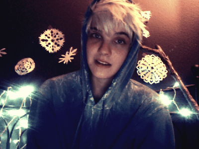 sob-wandoi:  ❅Happy Holidays from a blast from the past❅Very old gifs from 2012-2013 when I made way too many Jack Frost gifs. I got a little nostalgic when watching Rise of the Guardians today.Jack Frost