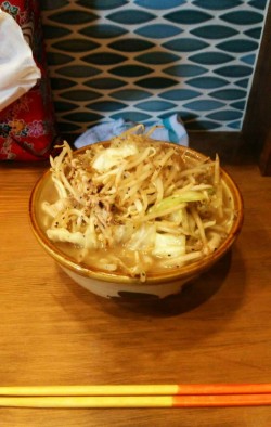 沖縄そば食堂 海辺のそば屋 肉野菜すば並 炊き込みご飯サービス 750円