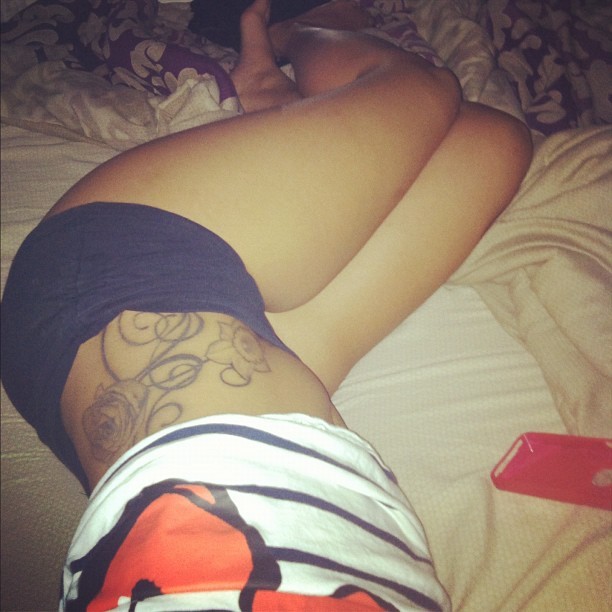 cleotrapah:  An Anon asked to take a picture in shorts so there you go -_^  niccccccce