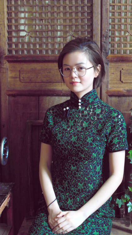 All qipao by the successor(fourth generation) of Gong’s qipao of Beijing genre, Luo Sancai罗三裁.