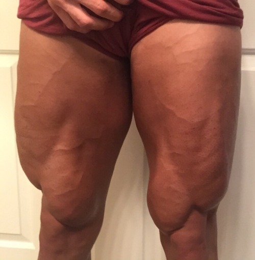 bywayofpain:  jtl4:  Tan is applied. Eating and resting all day. I’ve had 6oz of water today. Eating without water BLOWS.  i’m giggling like an idiot.  Lol gimme a break in dehydrated