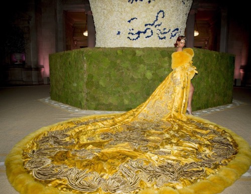 ohsodj:  Rihanna at the Met Gala (‘China: Through The Looking Glass’) in New York City.