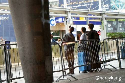 tomhollandnews:Tom with Harry and Sam at the Montreal airport today. (x)