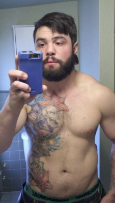 xtofux:  Aww yea. Beard trimmed. Hair cut. Consistently weighing in at 208. 17 more pounds to go. Fuck yea gains. 