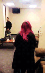 midnightchaser:  bemynightingale: Where’s Steve??! #tourpranks (x)  Omg Steve haha