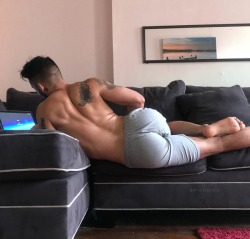 briannieh:  Comfy 🙃 #briannieh