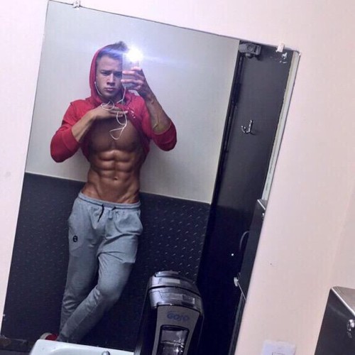 lumbrjax:  Instagram user @attilatothfitness http://ift.tt/1LzLMiO