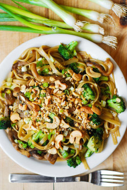 foodffs:  Asian pasta with broccoli and mushrooms