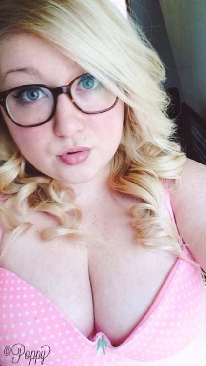 poppytartx:  Is this how you sexy pout   I’m strugglin