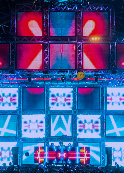 go-aboveandbeyond:  i wish i was at coachelllllllaaaaaaa :((