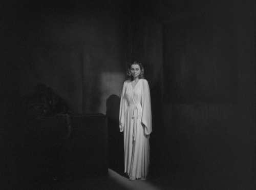 ozu-teapot:  I Walked with a Zombie | Jacques Tourneur | 1943 Christine Gordon, Darby Jones