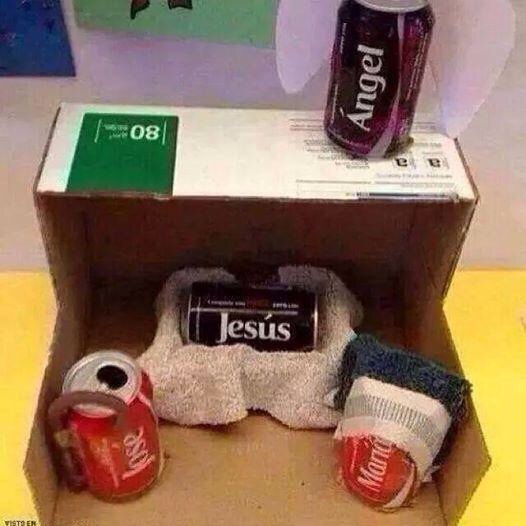 baby-guts-the-snake:  Cuando compras las decoraciones de Navidad el 23