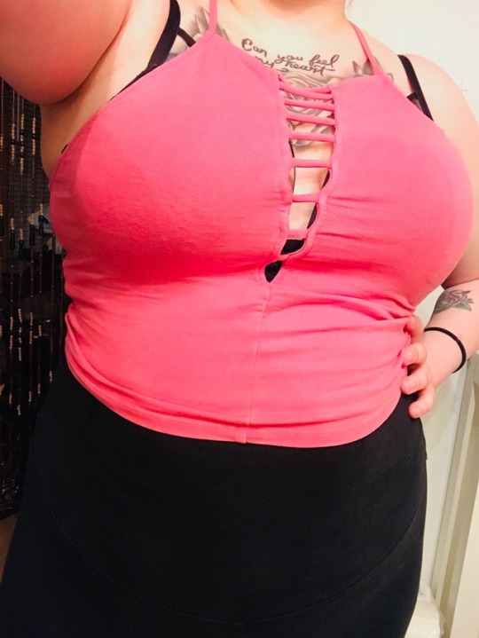 mychubbyqueen:  She sent these super cute pics to my phone. Look how big she’s getting. Her belly is getting so big and heavy, and don’t even get me started on the stretch marks, mmmm 🐷🤤