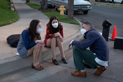  Licorice Pizza: Paul Thomas Anderson & Cast on set